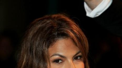 Ева Мендес: Мъжът ми трябва да ме къпе