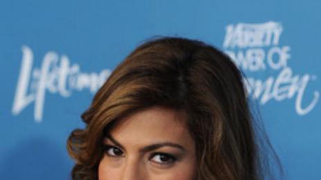 И Ева Мендес иска да е като Анджелина