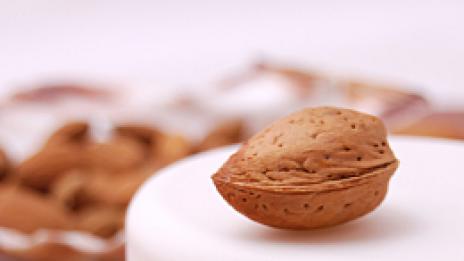 Ексфолиант за лице с бадемови кълнове