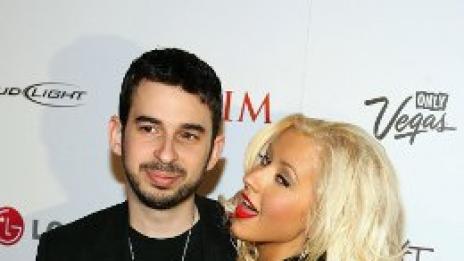 И Кристина Агилера се раздели със съпруга си