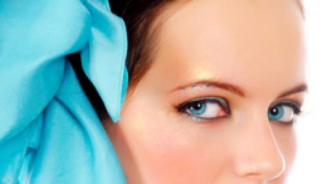 Панделка в косите