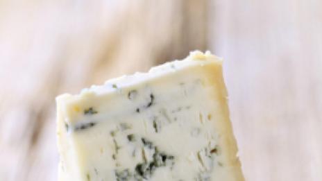 Пилешко месо със синьо сирене
