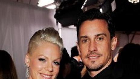 И Пинк е бременна