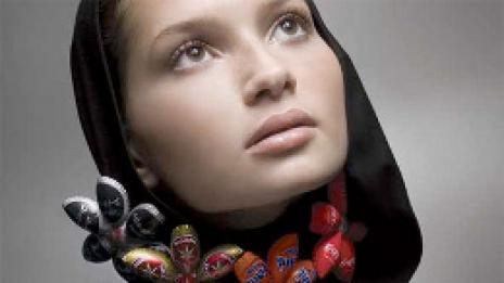 Рециклирана мода. Бижута от капачки