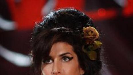 Ейми Уайнхаус отново на сцена