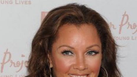 Отчаяните съпруги се хванаха за гушите