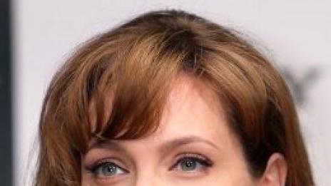 Канонизираха Анджелина Джоли