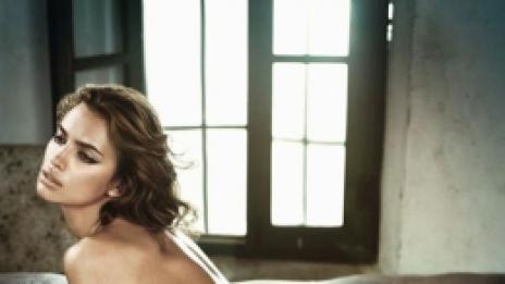 Скандално бедствие: GQ съблече с фотошоп прелестната Ирина Шейк