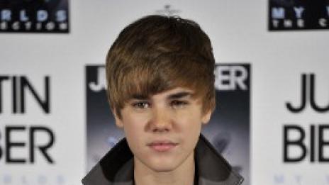 Джъстин Бийбър все пак е под чехъла на мама