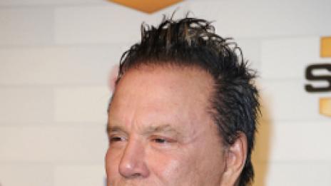 Мики Рурк жертва зъби заради филмова роля