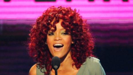 Риана се сдобри с баща си и прокле слабеенето