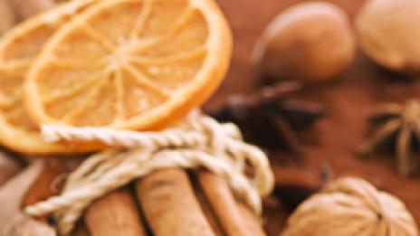 Маска против акне с канела и индийско орехче