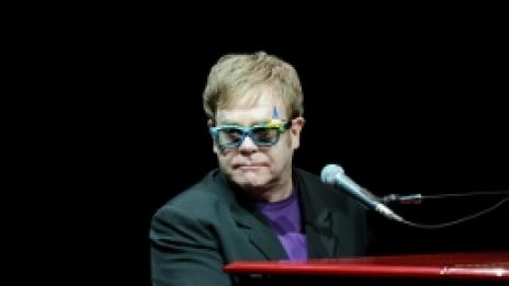 Сър Елтън Джон снима филм... за себе си