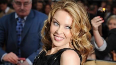 Кайли Миноуг продава Lexus