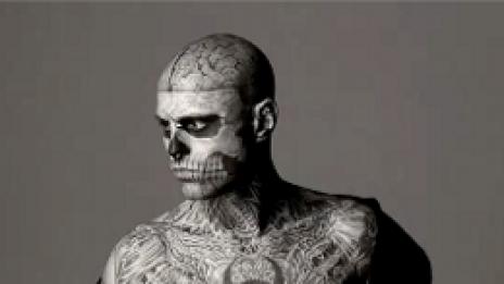 Lady Gaga, Thierry Mugler и един адски секси труп