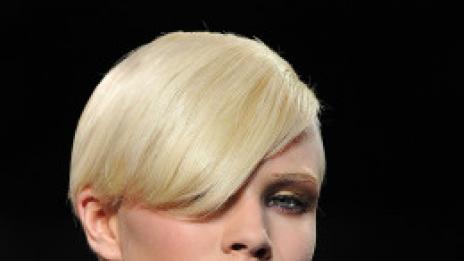 Смел грим в цвят вишна за Деня на влюбените