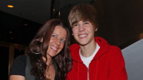 Джъстин Бийбър ще празнува Св. Валентин...с майка си