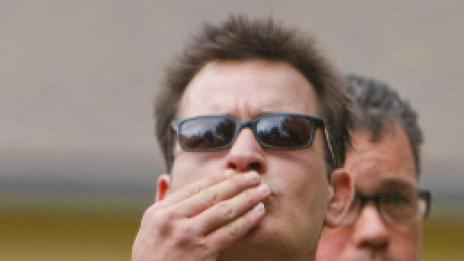 Чарли Шийн се разведе