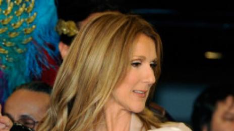 Видео: Боно в ЮАР, Селин Дион показа близнаците