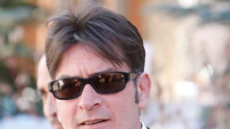 Спират „Двама мъже и половина“