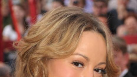 Марая Кери води кучетата си на психотерапевт