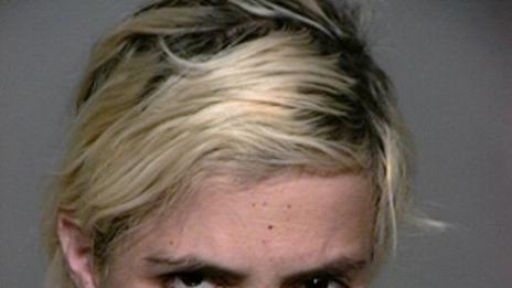 Саманта заличава татуировката на Линдзи