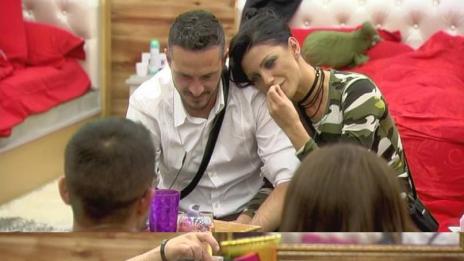 Емануела напи Христо, вкара го в тоалетната