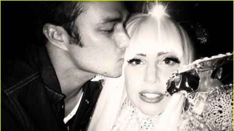 Лейди Гага и Тейлър Кини наистина са се сгодили