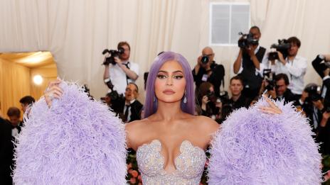 Кайли Дженър с критики заради орехи