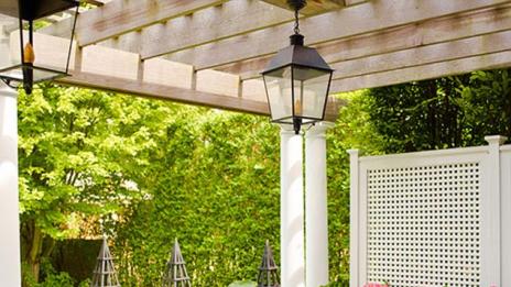 Брук Шийлдс отваря вратите на великолепния си дом в Лонг Айлънд