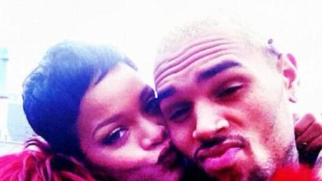 Крис Браун продължава да си играе с Риана и Каруче