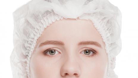 Метален имплант замества повредена челюст