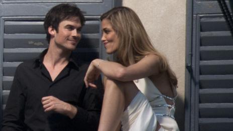 Иън Сомърхолдър флиртува с манекенка