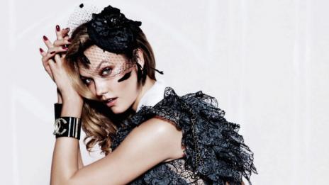 Безкрайни крака, безкрайно секси: Карли Клос