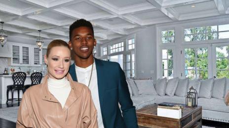 Иги Азалия и Ник Йънг купиха къщата на Селена Гомес