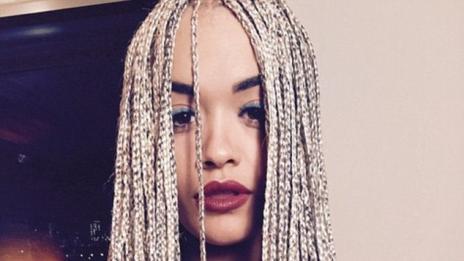 Рита Ора заложи на плитките