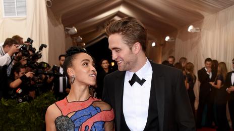 Робърт Патинсън и FKA twigs направиха дебюта си като двойка