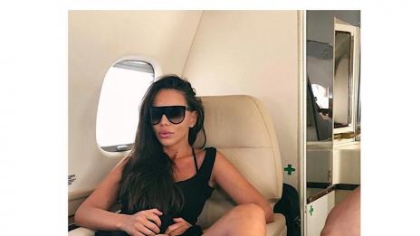 Изненадаха Алисия с огромен букет