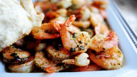 Пикантни скариди с лимон и чесън