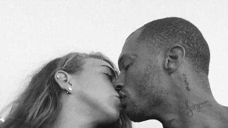 Най-горещият престъпник Джеръми Мийкс се сдоби със син