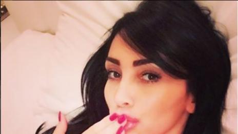 Валери Божинов глези гаджето в Милано