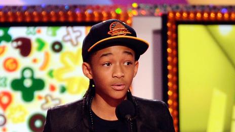 Малкият Смит се срамува от родителите си