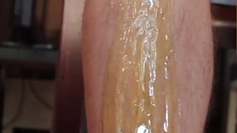 Канадец се измъчи със 100 слоя кола маска (ВИДЕО)