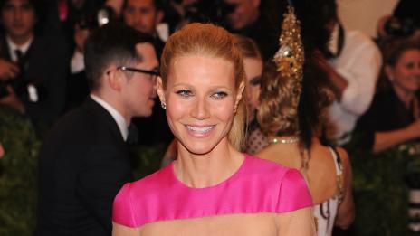 Гуинет се възхищава на красотата на Миранда Кер