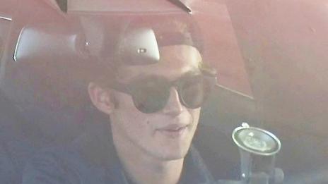 Синът на Синди Крауфорд – хванат да шофира пиян, но пак си кара