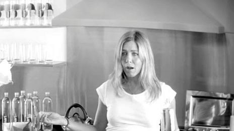 Таен запис в къщата показва корема на Дженифър Анистън (видео)