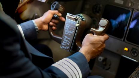 Хотел в Токио ви позволява да подкарате самолет