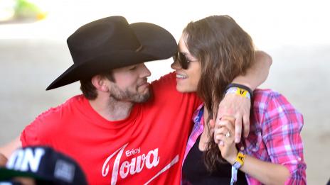 Мила и Аштън първо практикували неангажиращ секс