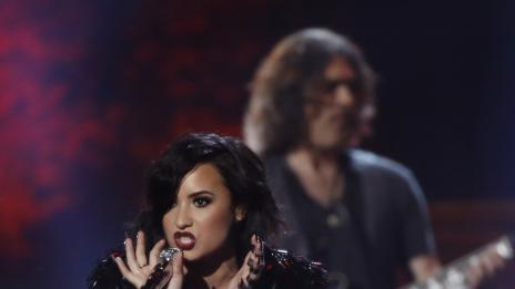 Деми Ловато с тоалет на Галена на американските награди