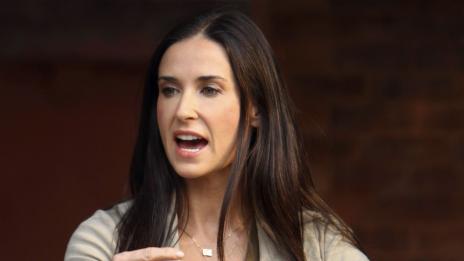 Деми Мур в биографичен филм за порно звезда